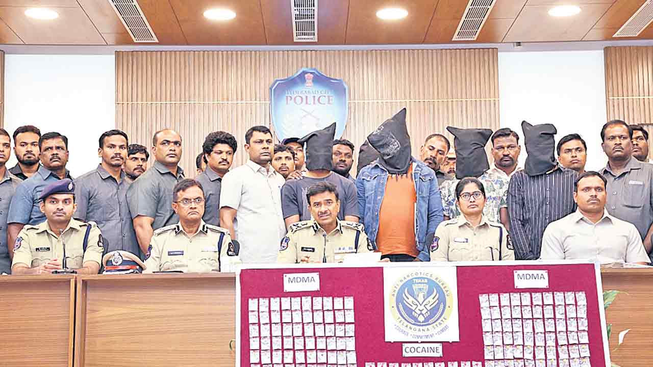 Drugs Case | అరెస్టు అయిన వాళ్ల కోసం సహాయ నిధి.. వాట్సాప్ గ్రూప్ ద్వారా కాంటాక్ట్.. డ్రగ్స్ కేసులో వెలుగులోకి సంచలన విషయాలు