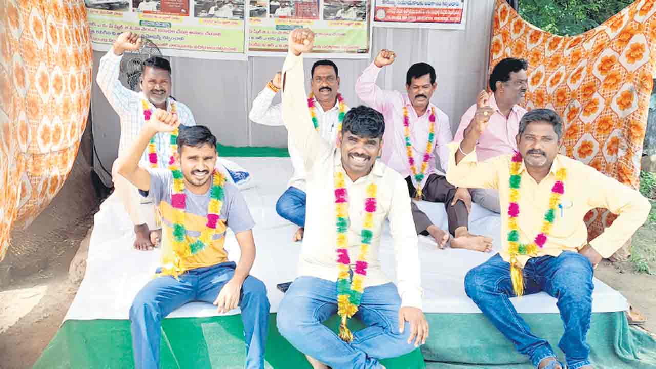 మాటిచ్చిండు.. నెరవేర్చిండు..