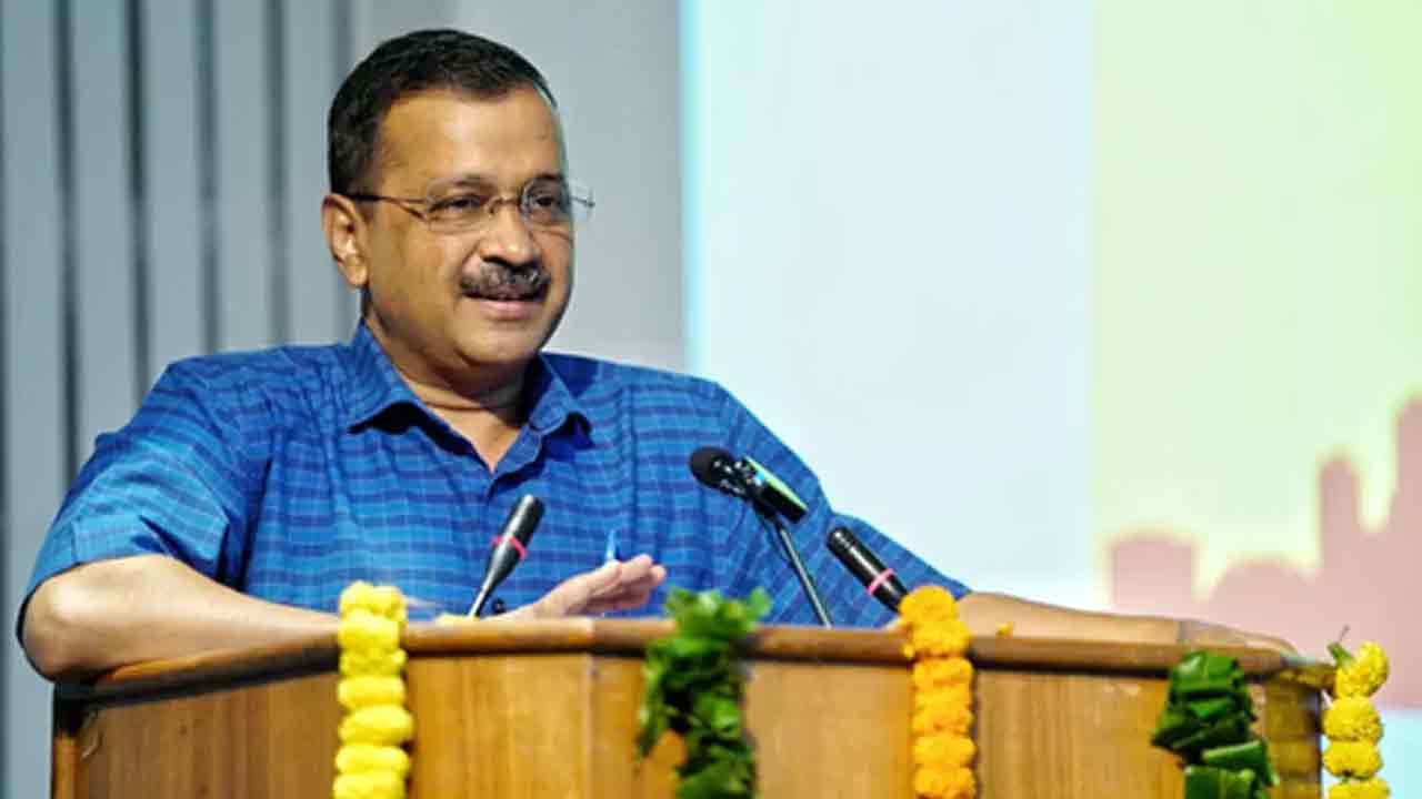 దేశ ప్రజల సొమ్ము లూటీ