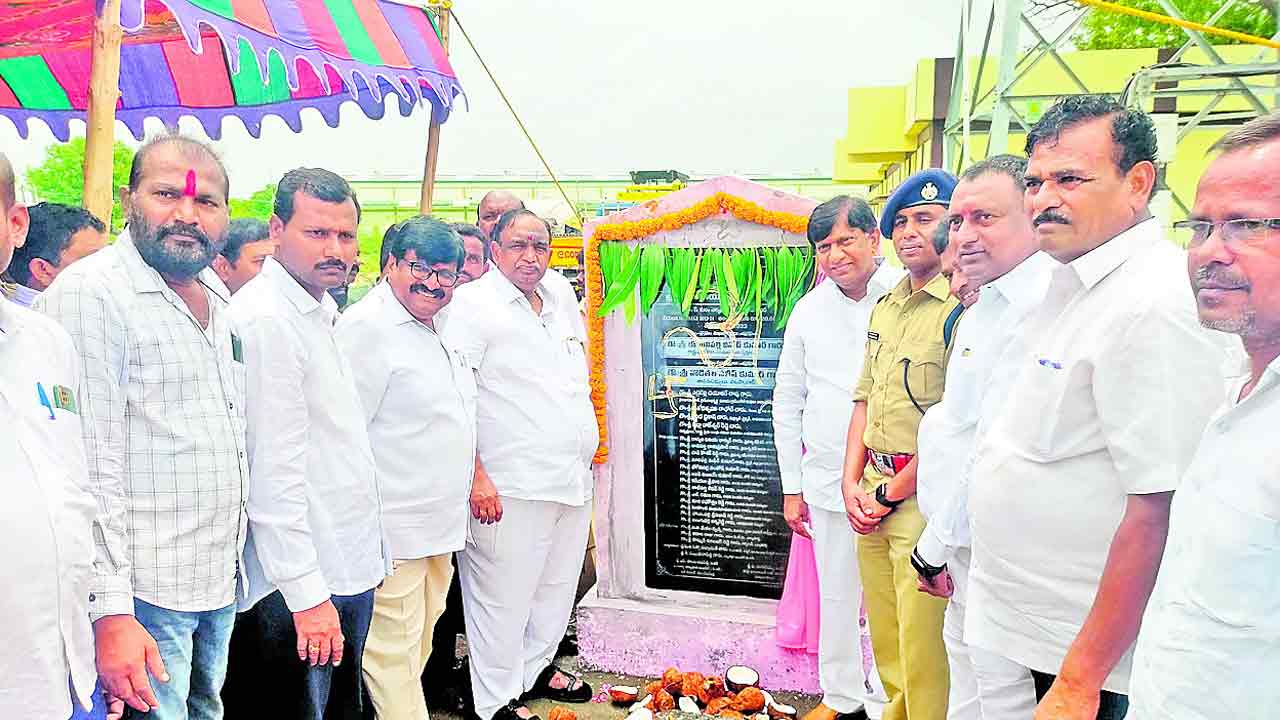 రైతులను అవమానిస్తే అథోగతే..