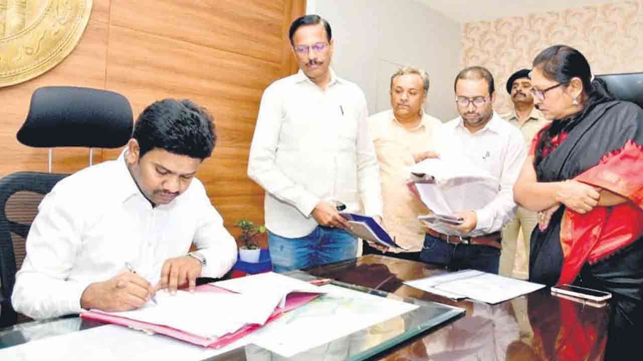 అప్రమత్తంగా ఉండాలి