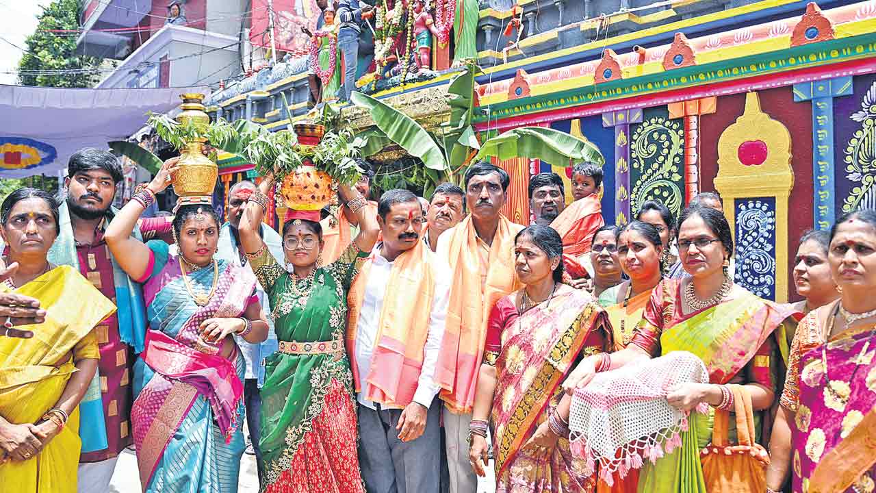 Bonalu | బోనమెత్తిన లాల్‌దర్వాజ.. పాతబస్తీలో వైభవంగా 115వ వార్షిక బోనాలు