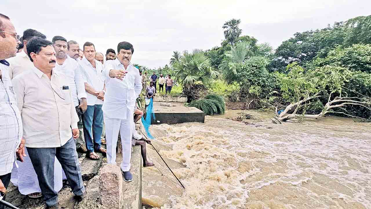 ఆపదలో అండగా