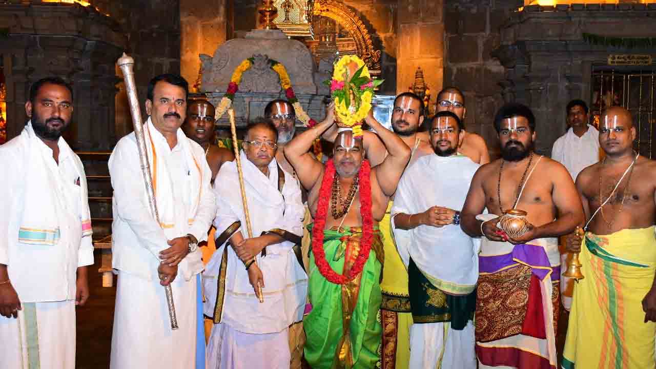 వైభవంగా అష్టోత్తర శతఘటాభిషేకం