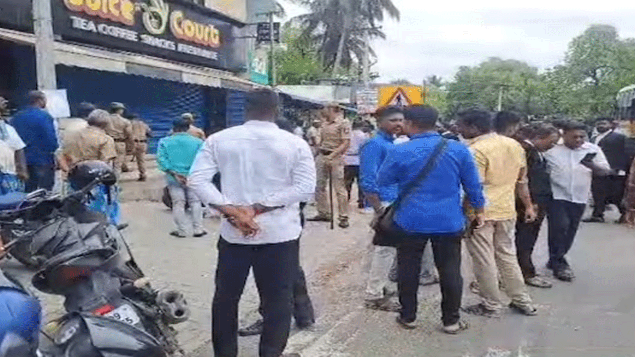 నాటు బాంబులు విసిరి వేట‌ కొడ‌వ‌ళ్ల‌తో వెంటాడి..!