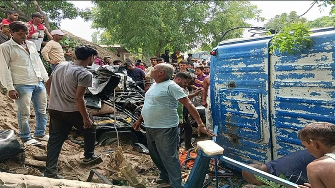 Road Accident | టెంపోను ఢీకొట్టిన ట్యాంకర్‌.. ఎనిమిది మంది మృత్యువాత..!