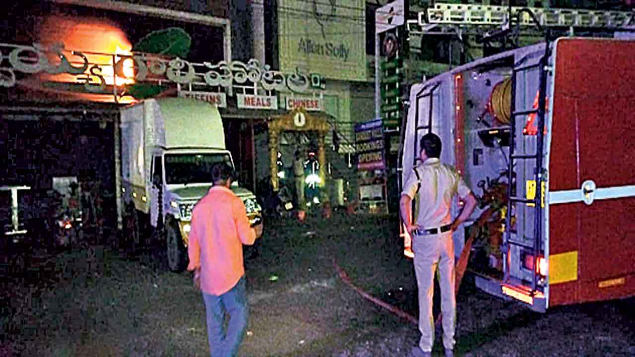 హోటల్‌లో అగ్నిప్రమాదం