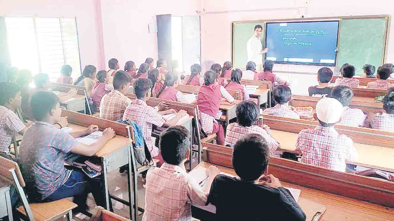 తెరపై పాఠం..