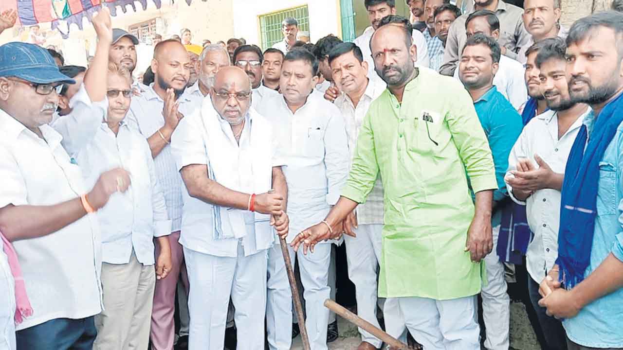 కుల మతాలకు అతీతంగా పీరీల పండుగ