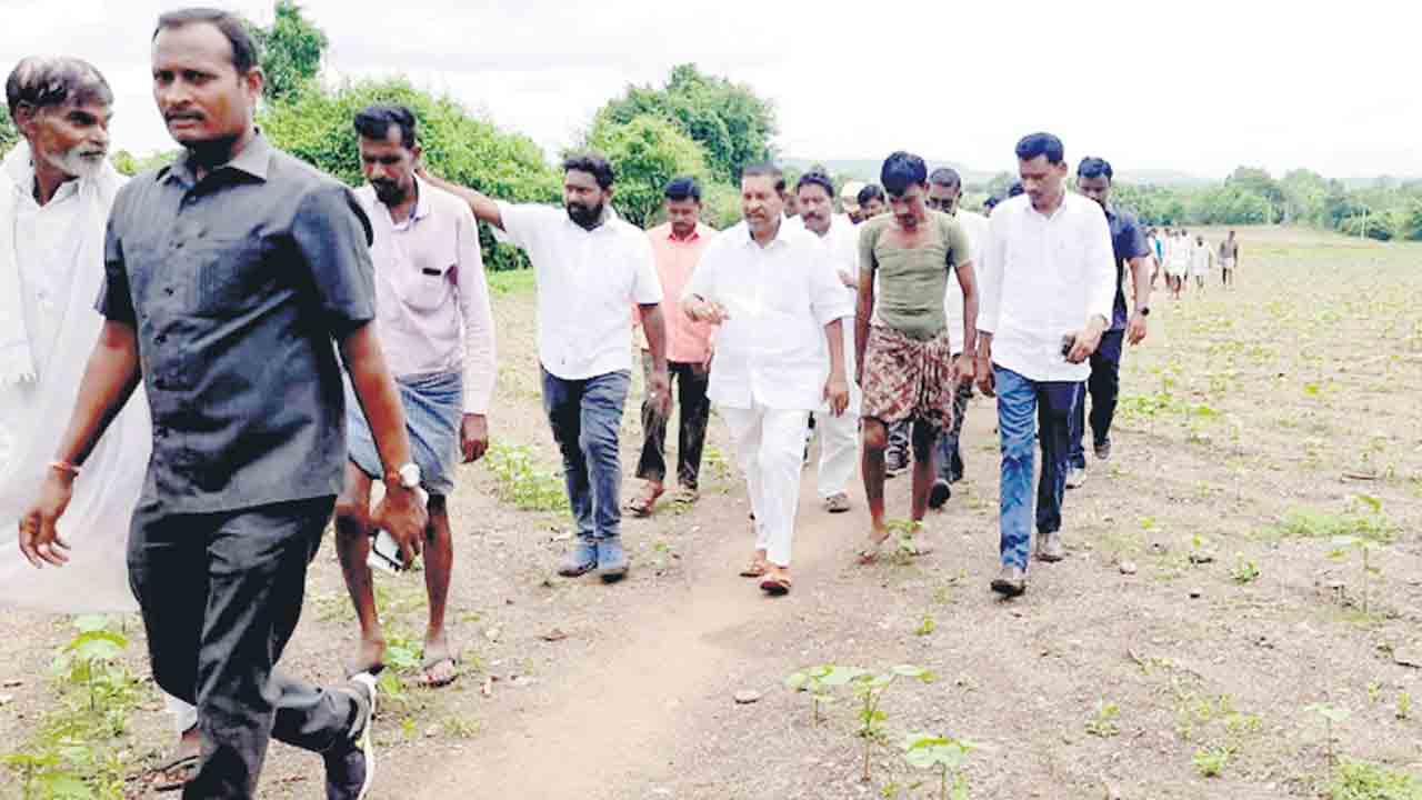 రైతులు ధైర్యంగా ఉండాలి