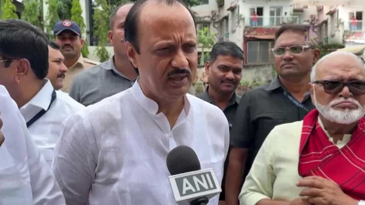 Ajit Pawar | నాకు నా కుటుంబాన్ని కలిసే హక్కుంది.. శరద్‌పవార్‌ నివాసం ముందు అజిత్‌పవార్‌ వ్యాఖ్య