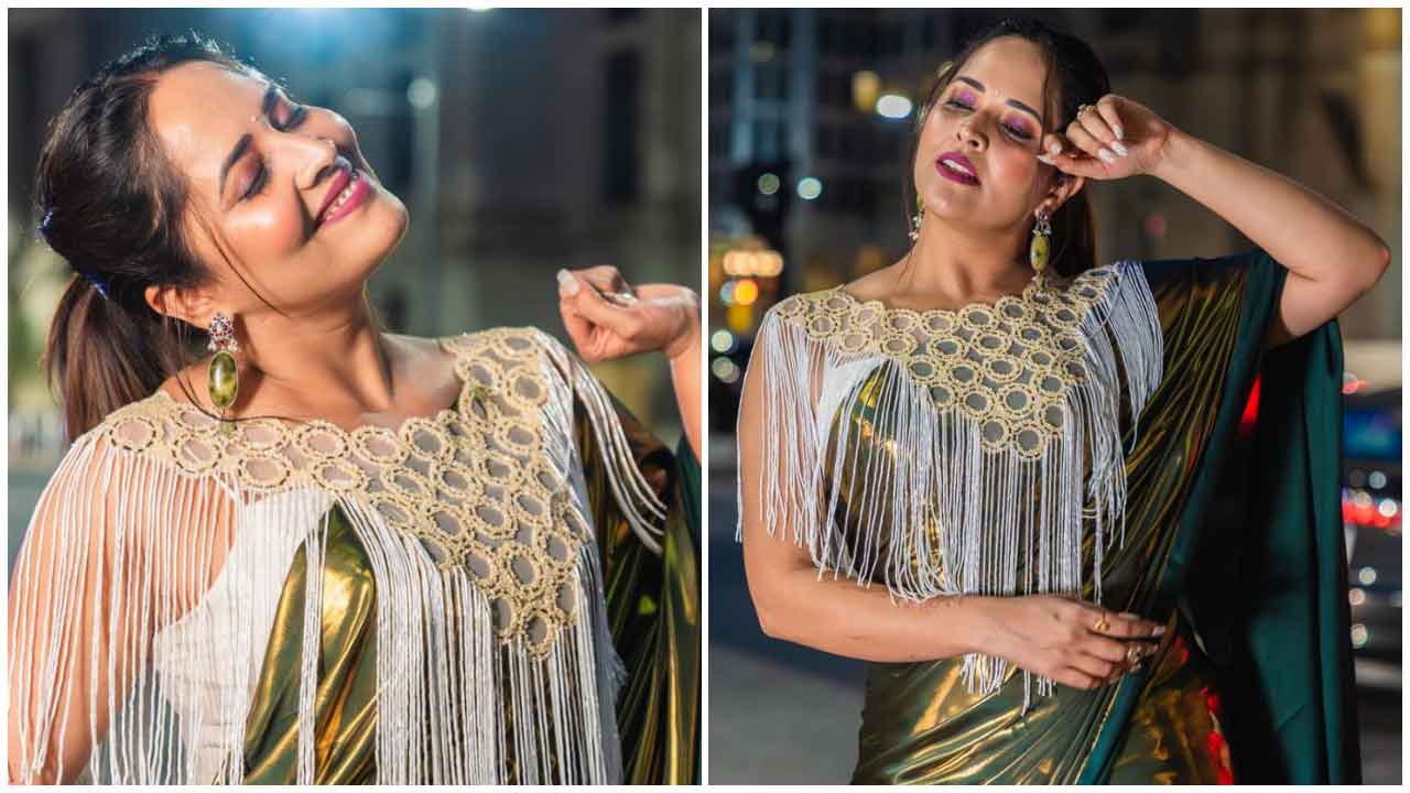 Anasuya Bharadwaj | మెరిసే డ్రెస్‌లో అనసూయ భరద్వాజ్ అందాల హొయలు..