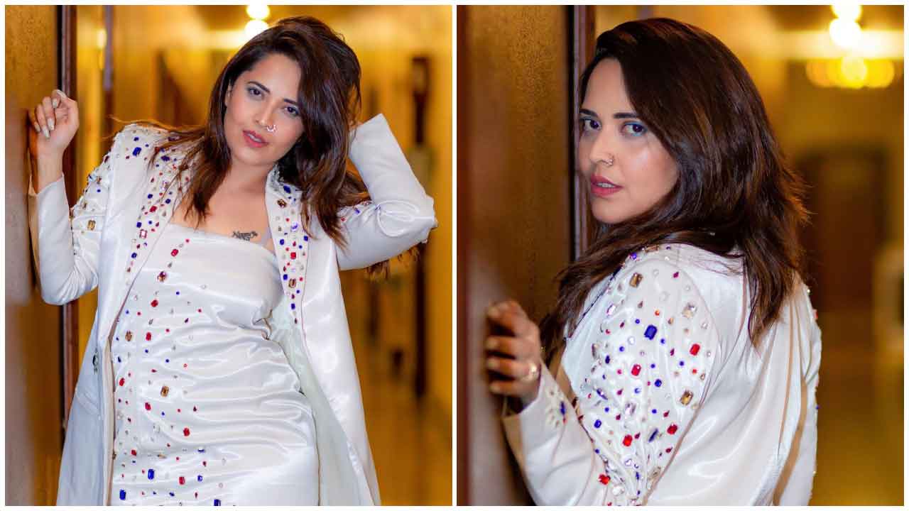 Anasuya Bharadwaj | ఖతర్నాక్ పోజులతో కవ్విస్తున్న అనసూయ భరద్వాజ్..