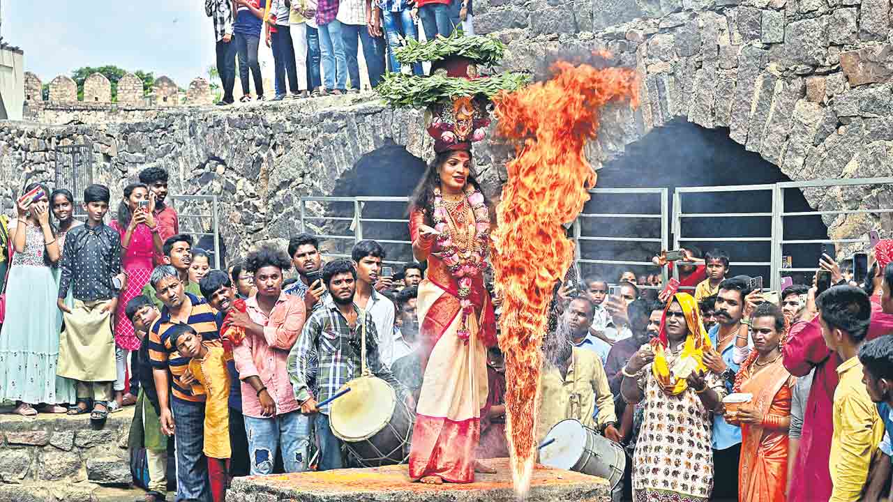 Bonala Jathara |  అమ్మవారికి బోనం.. అదే జన సందోహం.. సికింద్రాబాద్‌ ఉజ్జయినికి తొలి బోనం