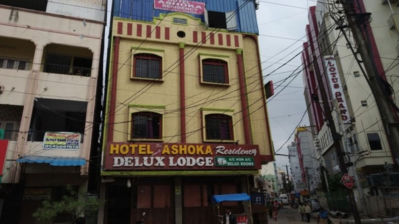 Secunderabad | అశోక లాడ్జిలో అగ్ని ప్రమాదం.. వంటగదిలో చెలరేగిన మంటలు