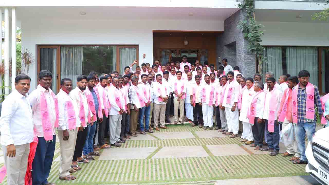 బీఆర్‌ఎస్‌లోకి కాంగ్రెస్‌ మండలాధ్యక్షుడు