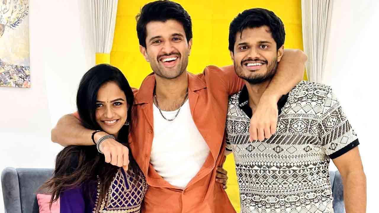 Baby | చాలా హ్యాపీగా ఉంది.. బేబి హీరోహీరోయిన్లతో విజయ్‌ దేవరకొండ