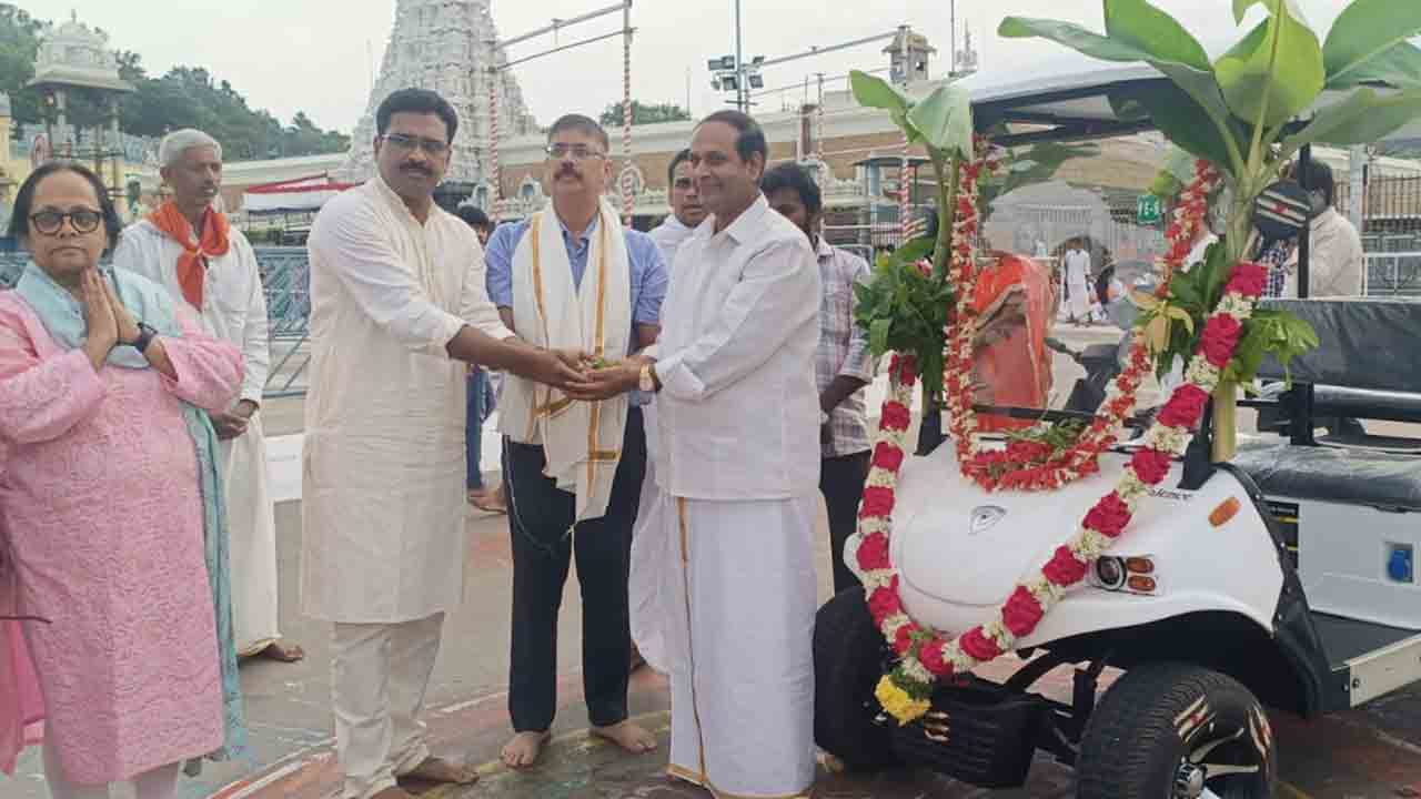 TTD | తిరుమలలో స్వామివారి దర్శనానికి 18 కంపార్ట్‌మెంట్లలో వేచియున్న భక్తులు