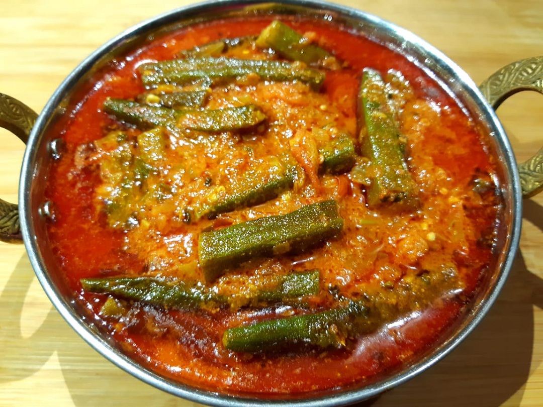 Bhindi Ki Sabzi | ఆరోగ్యకరమైన కూరగాయల్లో ఒకటి అయిన బెండకాయల్లో పెద్ద మొత్తంలో ఫైబర్, విటమిన్‌లు ఉంటాయి. అంతేగాక కిడ్నీలపై ప్రభావం చూపించే పొటాషియం, ఫాస్పరస్, సోడియం, కొలెస్టరాల్ కంటెంట్ చాలా తక్కువగా ఉంటుంది. కాబట్టి ఆరోగ్యకరమైన మూత్రపిండాల కోసం బెండకాయ కూరను మీ ఆహారంలో భాగంగా చేసుకోవచ్చు.