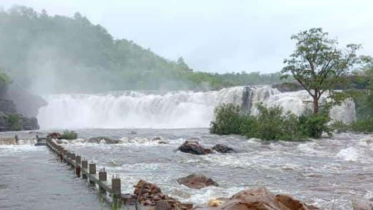Bogatha water falls | ఉప్పొంగి ప్రవహిస్తున్న తెలంగాణ నయాగార బొగత