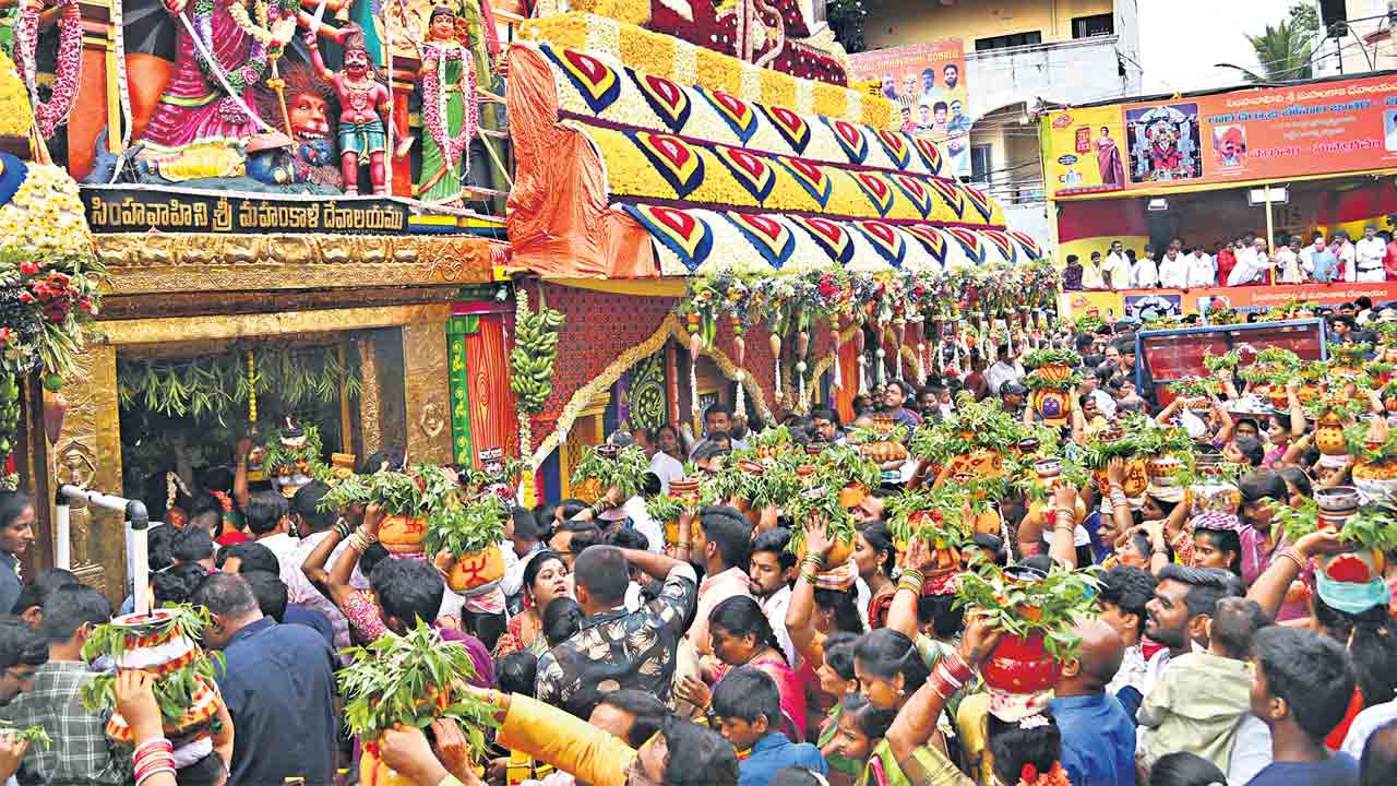 బోనం.. భాగ్యం జనం.. ఘనం