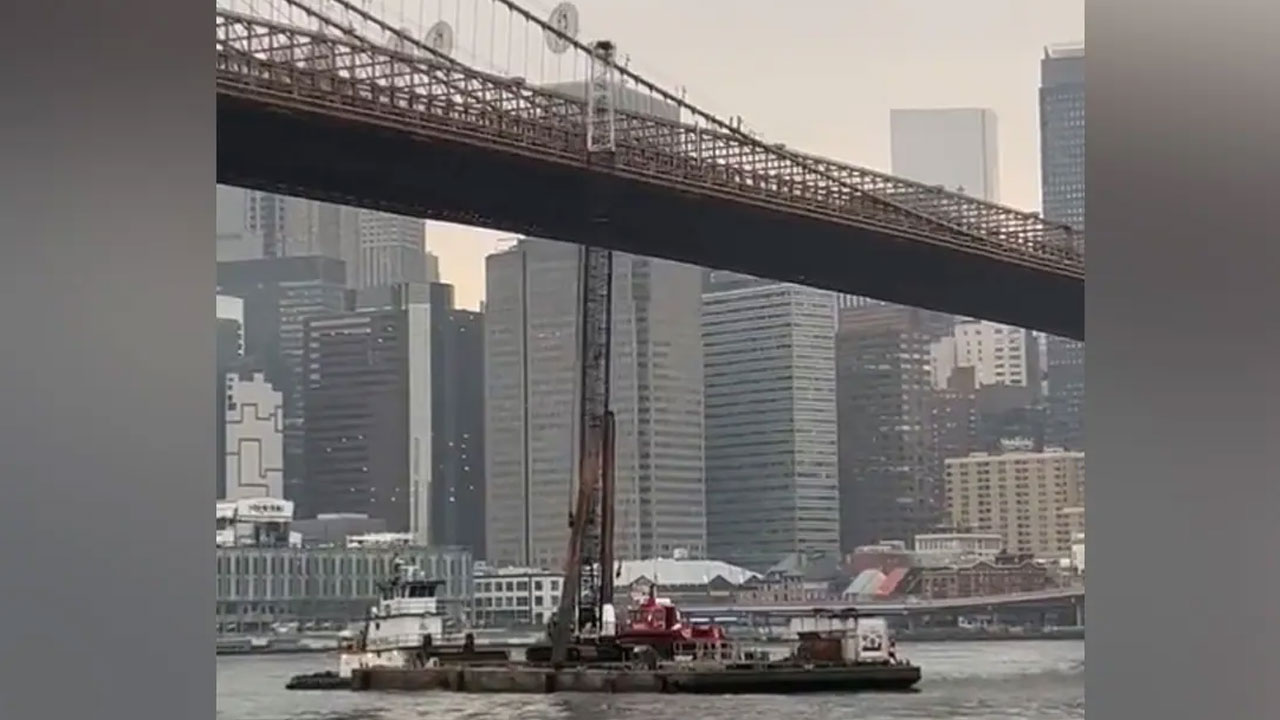 Brooklyn Bridge | బ్రూక్లిన్‌ బ్రిడ్జ్‌ను ఢీకొట్టిన క్రేన్‌.. పాక్షికంగా దెబ్బతిన్న చారిత్రక వంతెన.. వీడియో