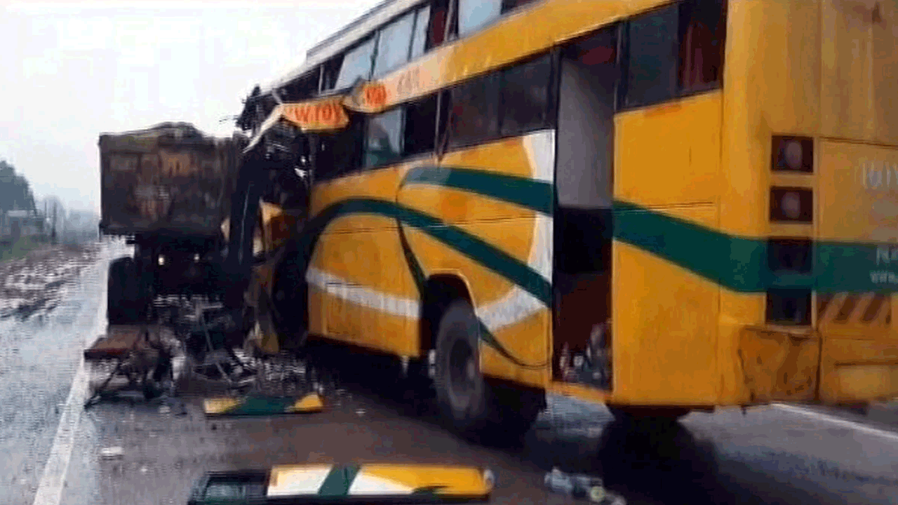 Accident | ట్రక్కును ఢీ కొట్టిన బస్సు.. ముగ్గురు మృతి