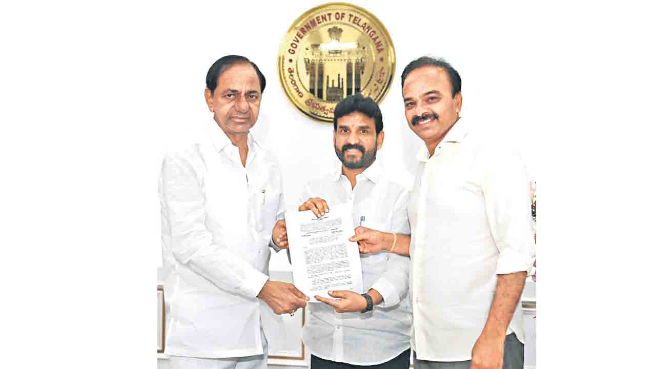 CM KCR | రైల్వే వంతెన నిర్మాణానికి రూ.96 కోట్లు