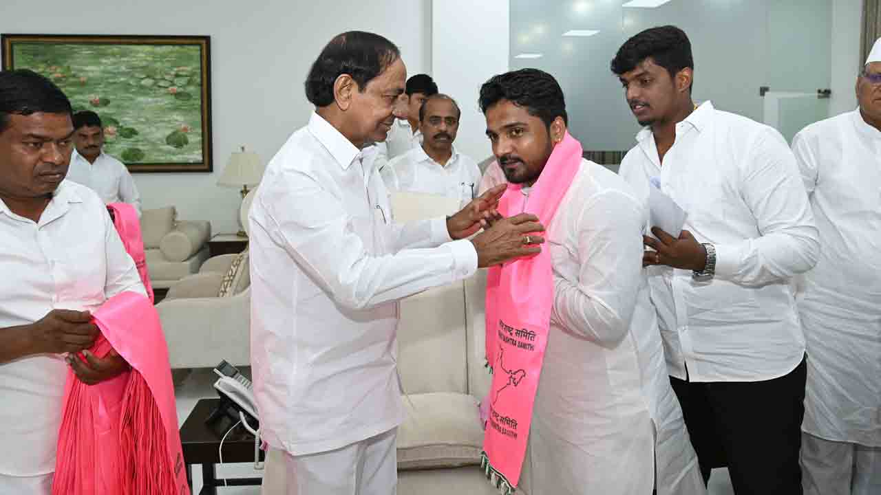 కదులుతున్న మహామూలాలు