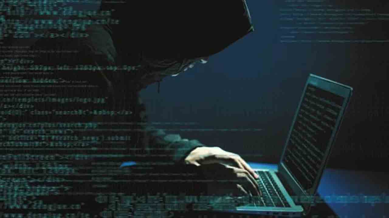 WhatsApp | సైబర్ మోసగాళ్ల సరికొత్త ఎత్తు.. వాట్సాప్ అక్కౌంట్స్ హ్యాకింగ్‌తో పైసలు మాయం..!