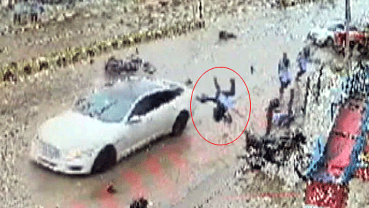 Speeding Car | షాకింగ్.. బైక్ ను ఢీ కొట్టి.. విద్యార్థినులపైకి దూసుకెళ్లిన కారు