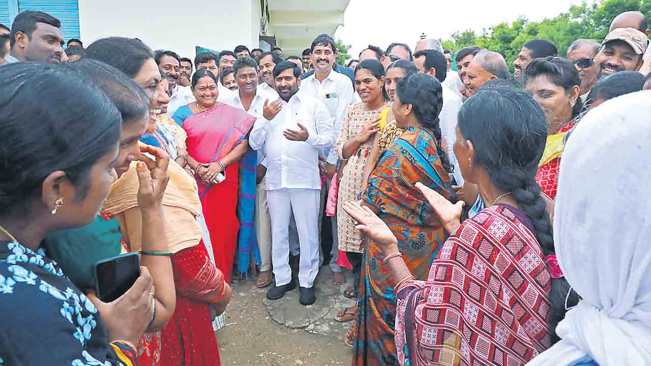 గులాబీ జెండా వెంటే యావత్‌ ప్రజానీకం