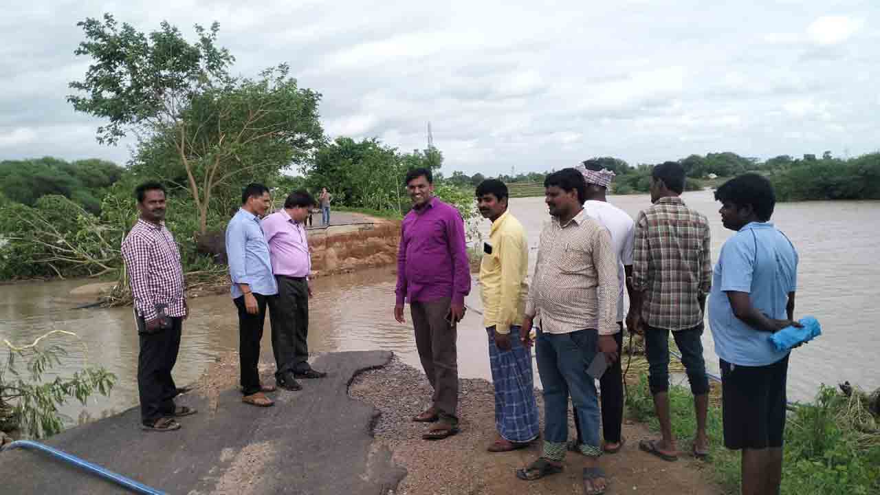 బాధితులకు అండగా..