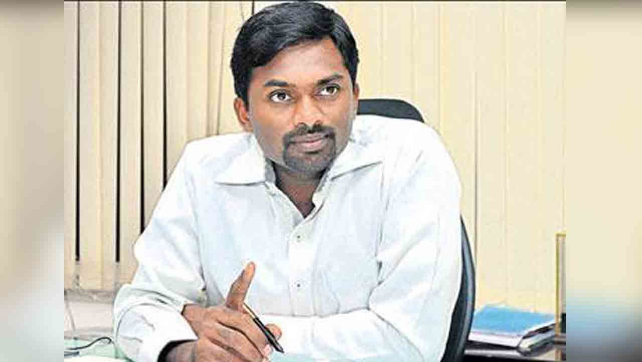 Hyderabad | హైదరాబాద్‌లో భారీ వ‌ర్షం.. స‌హాయ‌క చ‌ర్య‌ల‌పై జీహెచ్ఎంసీ క‌మిష‌న‌ర్ స‌మీక్ష‌