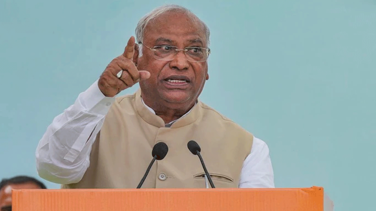 Mallikarjun Kharge | మణిపూర్ ఘటనపై మోదీ నిజంగానే బాధపడి ఉంటే.. బీరేన్‌ సింగ్‌ను బర్తరఫ్‌ చేసి ఉండేవారు: ఖర్గే
