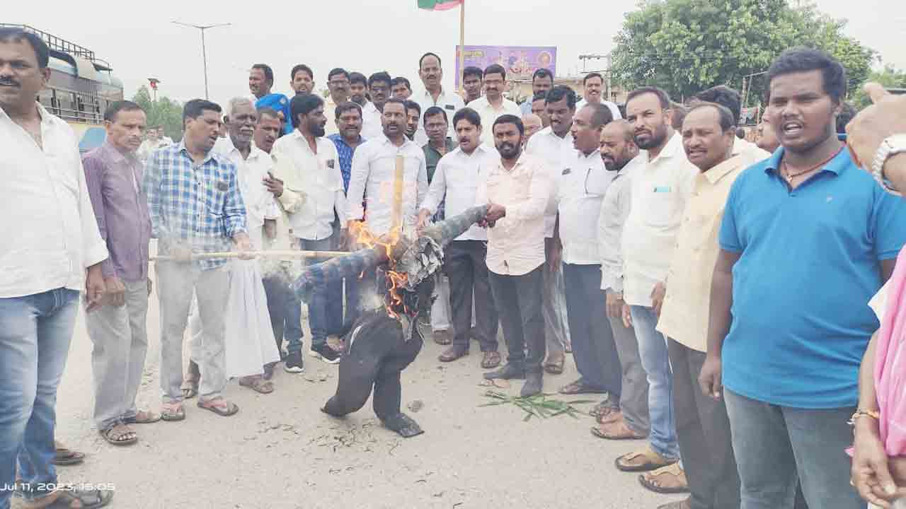 రేవంత్‌రెడ్డి వ్యాఖ్యలపై నిరసనల వెల్లువ
