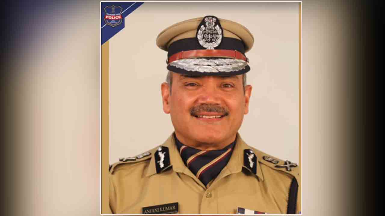 వరద ప్రభావిత ప్రాంతాల్లో పోలీసులు అలెర్ట్‌గా ఉండి సేవలందించాలి : డీజీపీ అంజనీ కుమార్