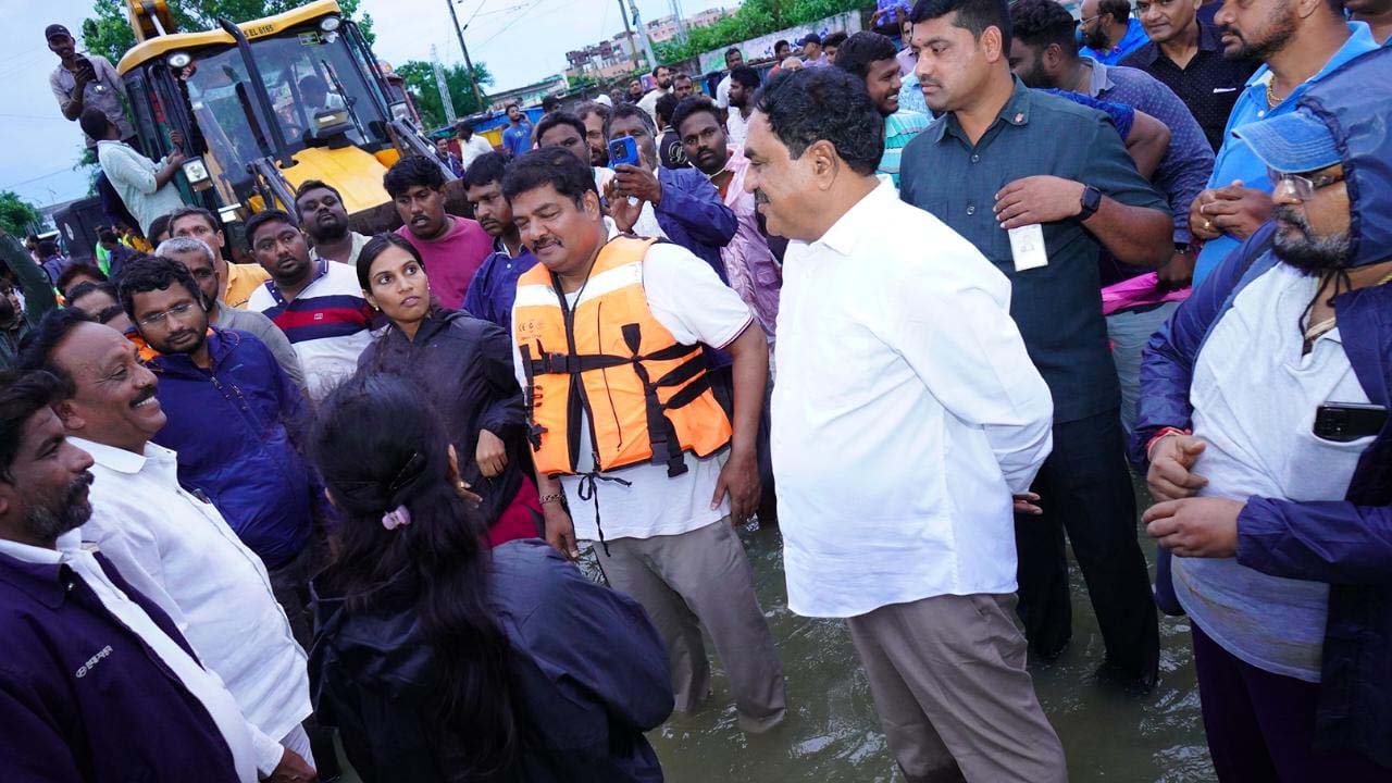 Minister Dayakar Rao | కష్ట సమయంలో ప్రజలకు అండగా ఉండాలి.. ప్రజాప్రతినిధులకు మంత్రి దయాకర్‌రావు పిలుపు