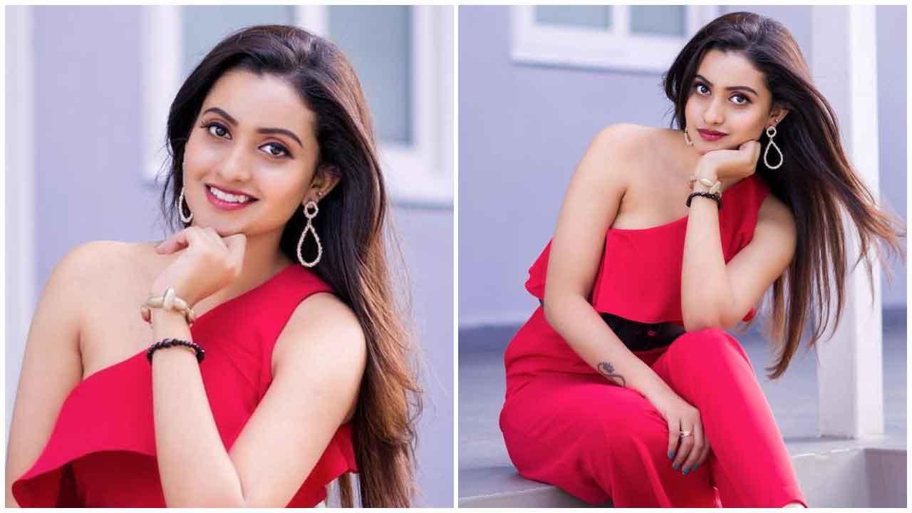 Deepika Pilli | చిరునవ్వుతో ప్రాణాలు తీస్తున్న దీపికా పిల్లి..