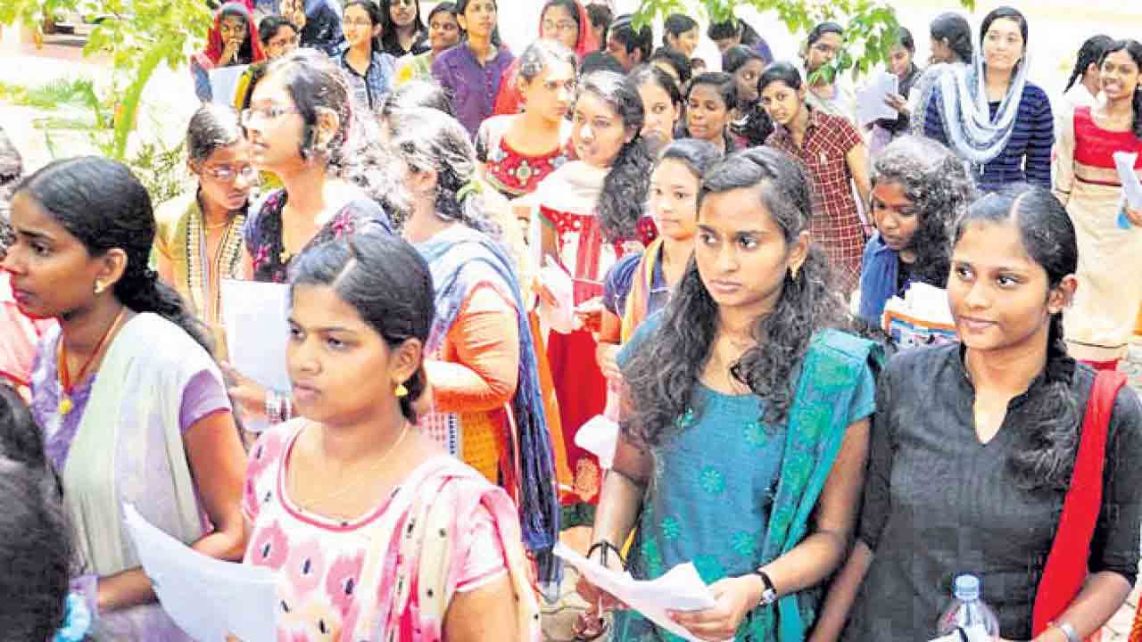 Degree Courses |  డిగ్రీలో చేరేవారికి గుడ్‌న్యూస్.. కండ్ల ముందే బోలెడు ఆప్షన్స్