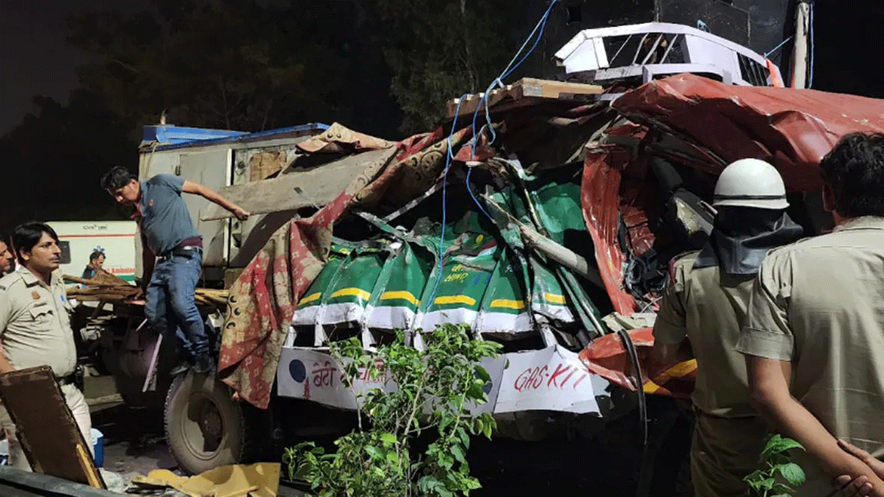 Delhi Road Accident | రెండు ట్రక్కులు ఢీ.. నలుగురు యాత్రికులు మృతి