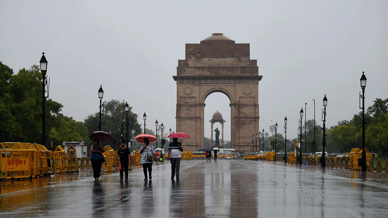 Delhi Floods | ఇంకా వరద గుప్పిట్లోనే ఢిల్లీ.. వర్ష సూచనతో అలర్ట్ జారీ చేసిన ఐఎండీ