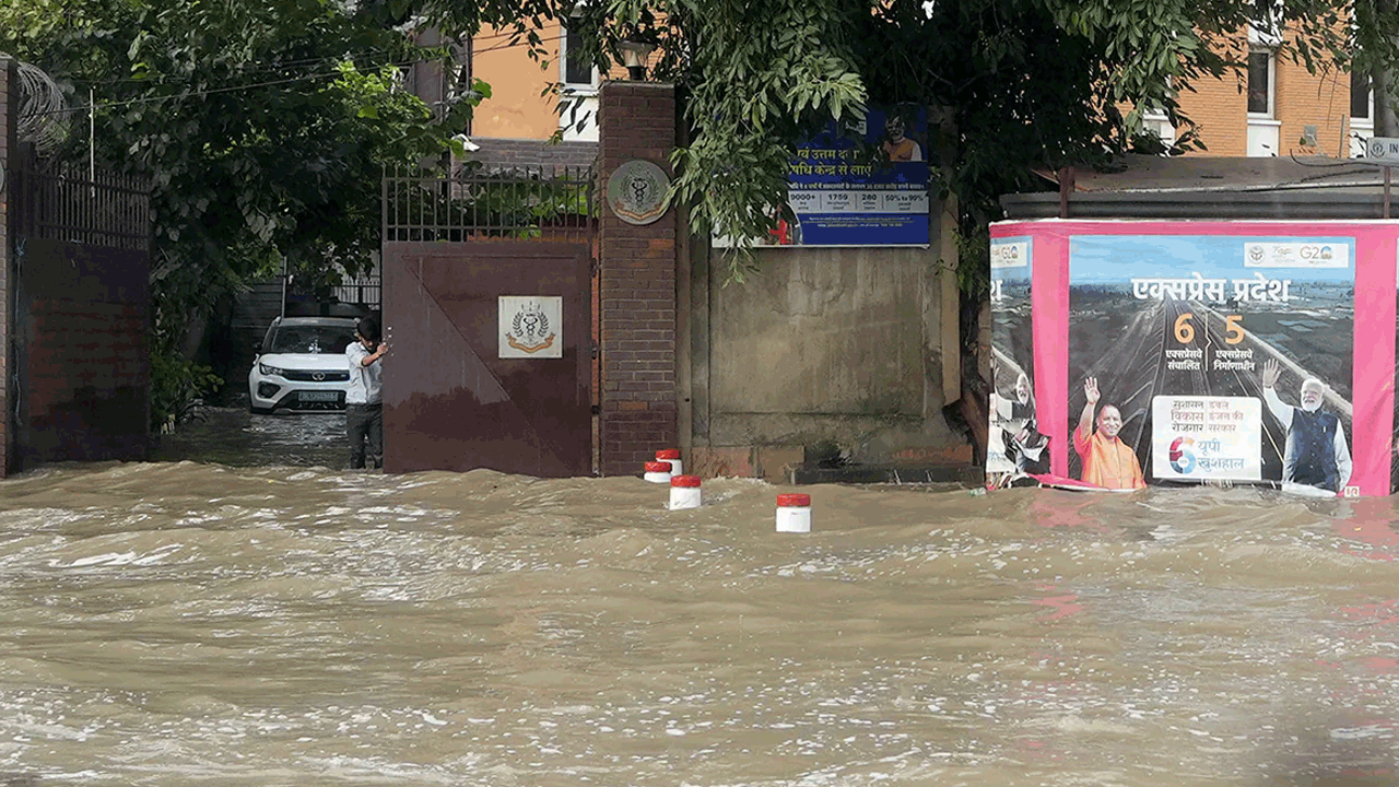 Delhi Rains | ఢిల్లీని ముంచెత్తిన వరద.. రంగంలోకి దిగిన సైన్యం