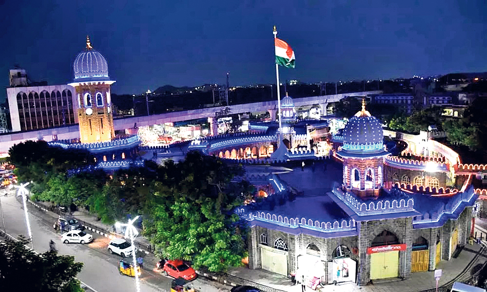 స్వరాష్ట్ర పాలనలో హైదరాబాద్‌ మహానగరం అంతర్జాతీయ స్థాయి గుర్తింపు దక్కించుకున్నది. 