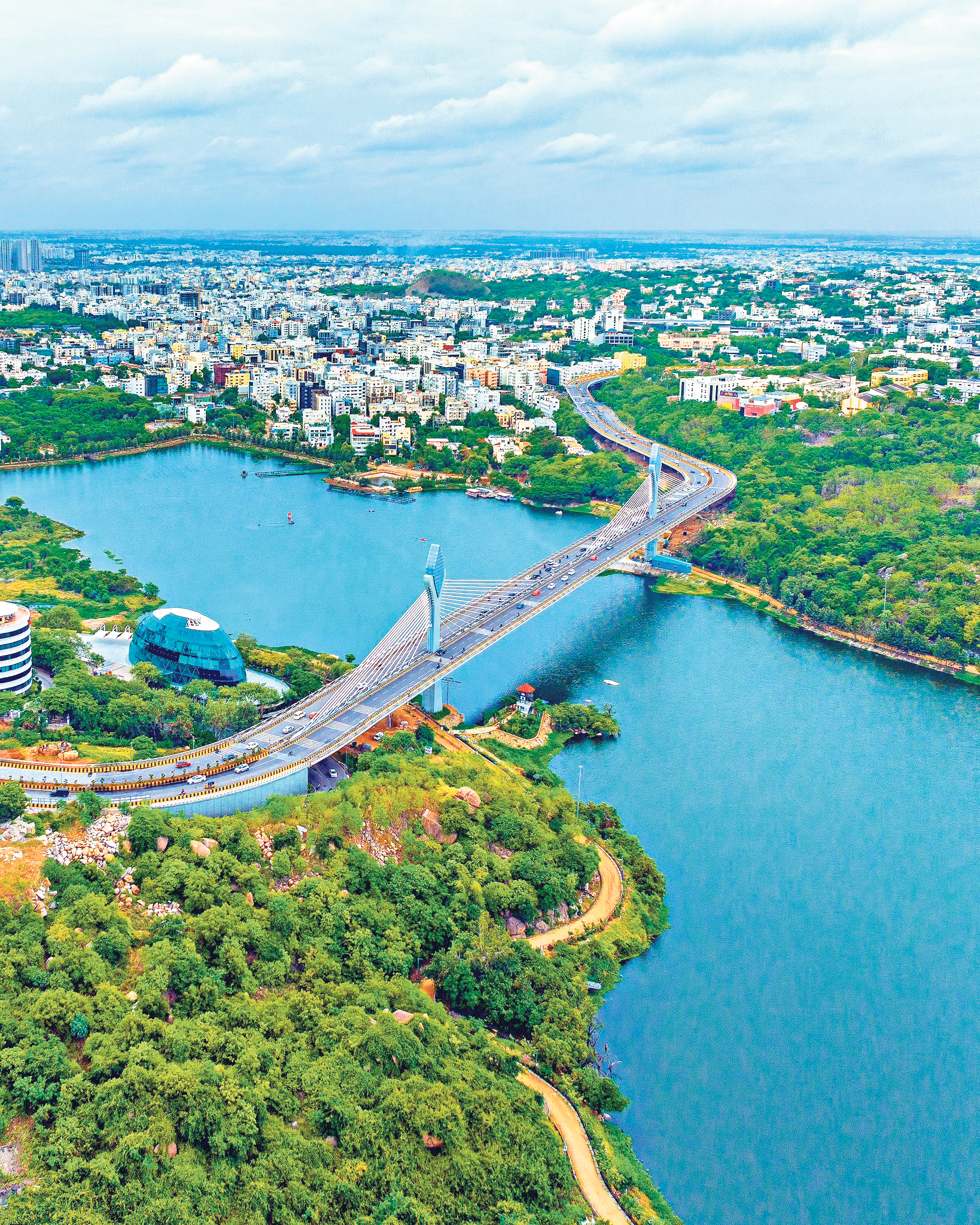 గత పాలకుల్లో అదే లోపించింది. అందుకే 2004 నుంచి 2014 వరకు పదేండ్ల కాలంలో నగరాభివృద్ధికి అప్పటి ప్రభుత్వం రూ.22వేల కోట్ల పైచిలుకు ఖర్చు పెడితే.. 