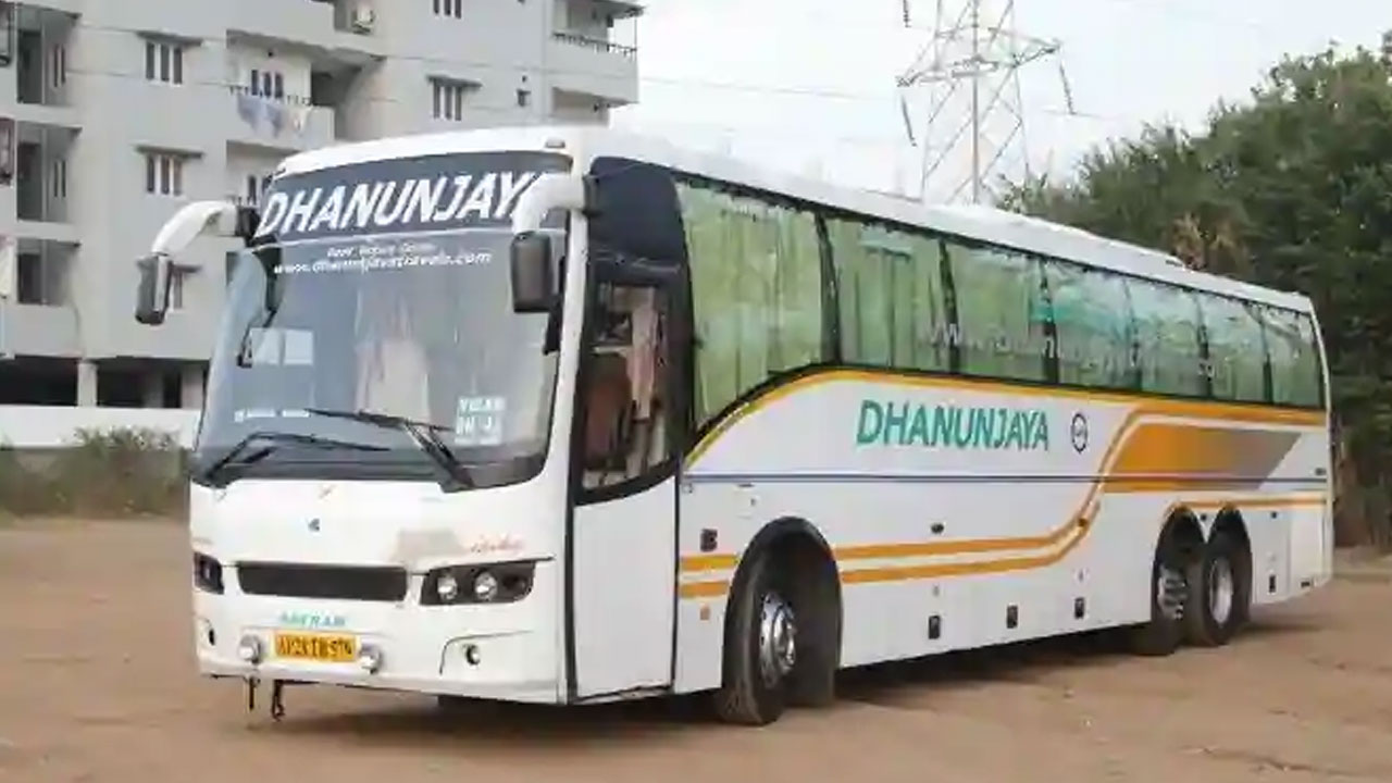 Hyderabad | హైదరాబాద్‌లో ట్రావెల్స్ బస్సు బీభత్సం.. సిగ్నల్‌ వద్ద ఆగి ఉన్న కార్లపైకి..