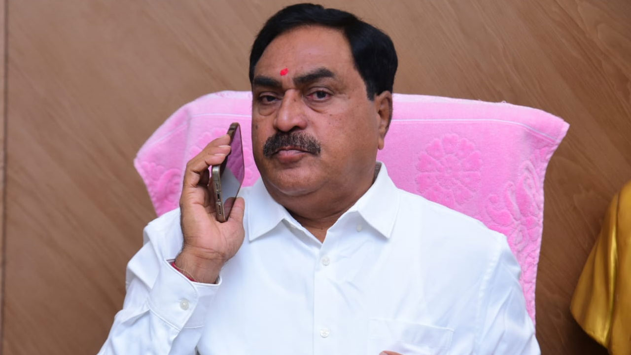 Minister Errabelli Dayakar rao | అధైర్య పడొద్దు.. ప్రభుత్వం అన్నిరకాల చర్యలు తీసుకుంటున్నది: మంత్రి ఎర్రబెల్లి