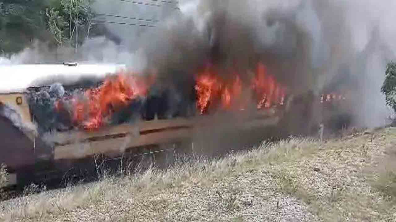 Fire Incident | ఫలక్‌నుమా ఎక్స్‌ప్రెస్‌ అగ్నిప్రమాదం కారణంగా పలు రైళ్ల రద్దు, మరికొన్ని దారి మళ్లింపు