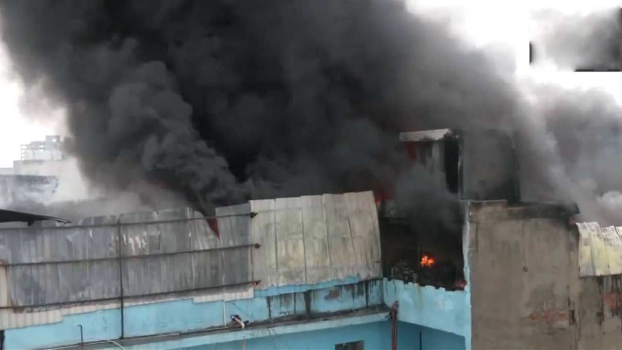 Fire accident | షూ ఫ్యాక్టరీలో భారీ అగ్నిప్రమాదం.. ఎగిసిపడుతున్న మంటలు.. Video