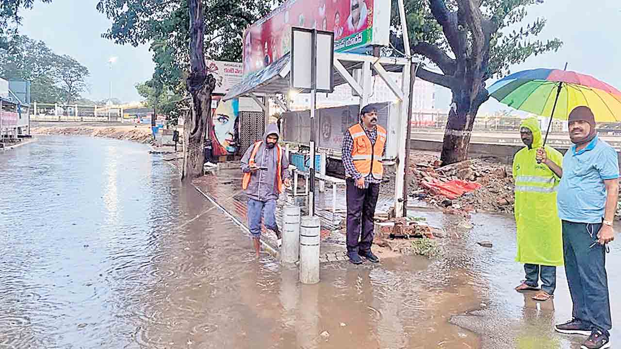 24/7 జీహెచ్‌ఎంసీ అప్రమత్తం